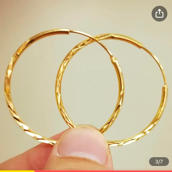 Brand new, never used gold-toned hoop earrings for pierced ears - Picture 3 of 4